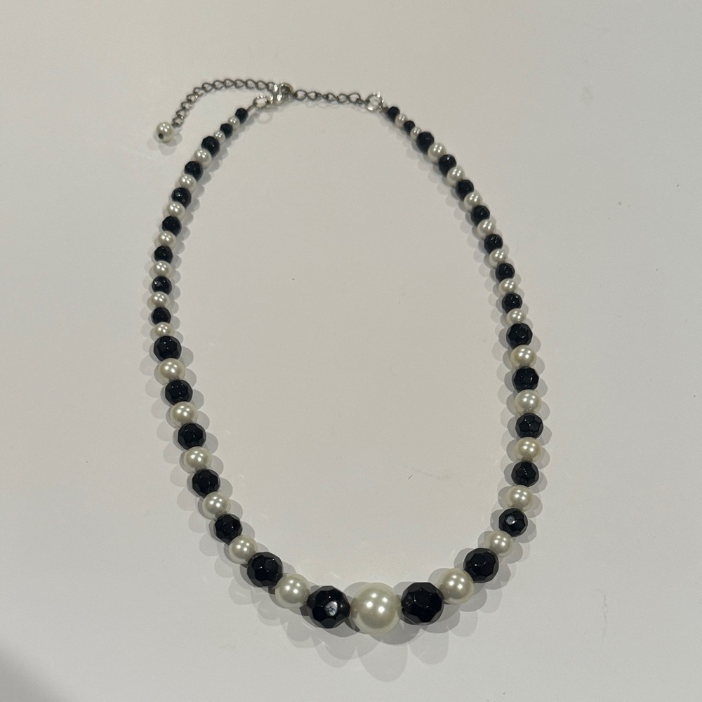 Black and White Faux Pearl Necklace
